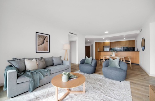 Cremorne Apartment | The Lookout - City and Rivers Views - by Ready Set Stay