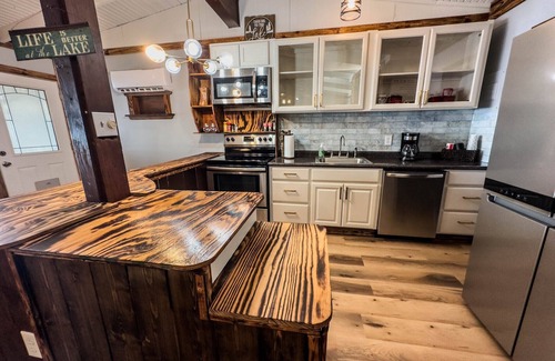 Avinger House | The Lookout Lake House