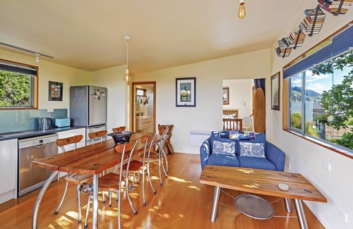 Nelson House | The Lookout - Lovely home with views over the city to the beautiful Tasman Bay!