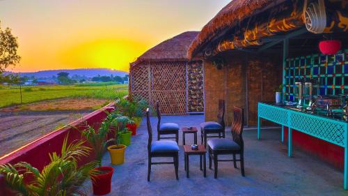 Bail Parao Hotel | The MadhuNandan