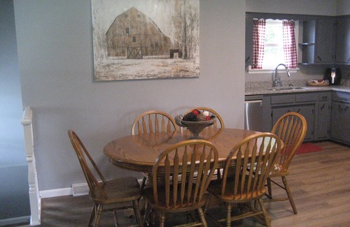 Brownsville House | The Mammoth Cave House, 3BR, 2 bath with 5 beds and VERY near Mammoth Cave