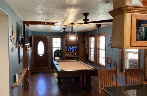 Montgomery House | The Manor- 4 BR Home with Pool Table, Swimming Pond and Sand Volleyball
