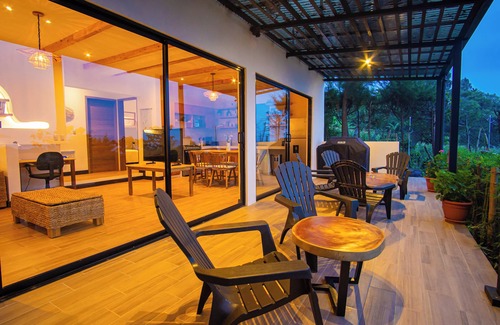San Juan La Laguna House | The Mansion of the Roses! "Magic, elegance and family relaxation in Atitlán".