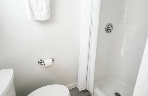 Whitehall Apartment | The Maple Tree Inn - #13