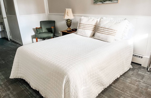 Whitehall Apartment | The Maple Tree Inn - #13