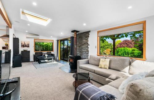 Clyde House | The Maples - Clyde Holiday Home