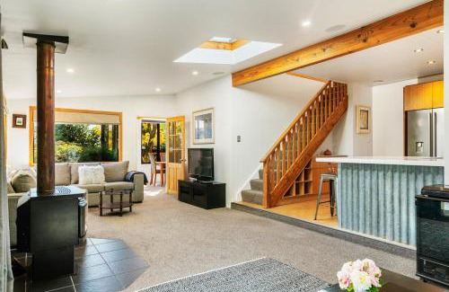 Clyde House | The Maples - Clyde Holiday Home