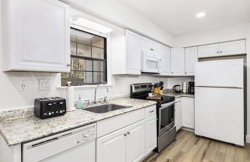 Matthews House | The Matthews Stay | Newly Renovated Family Home