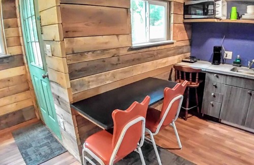 Athens Cabin | ~The Meadow~ Tiny house short walk to Lake Athens