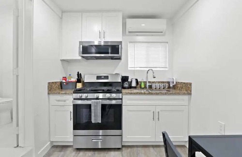 Huntington Park Apartment | The Metro Loft Getaway