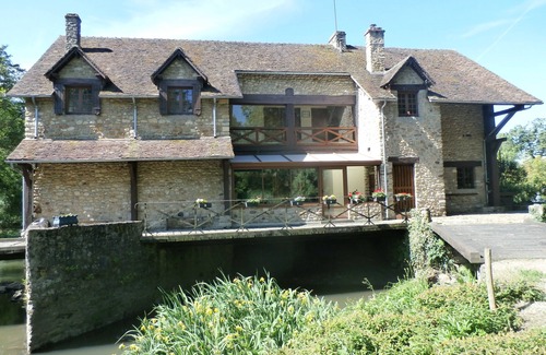 Yvre-l'Eveque House | The Moulin de Courmauboeufs. Private park and river