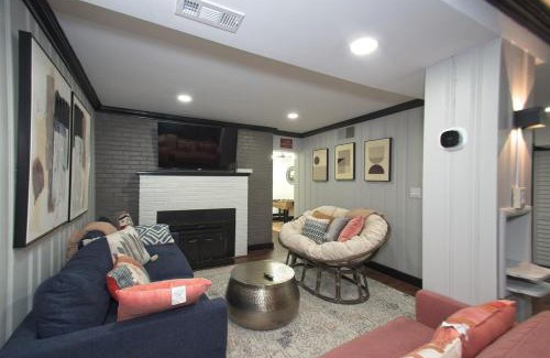 Fifeville House | The Navel Nalle - Downtown Bungalow, Patio, Parking