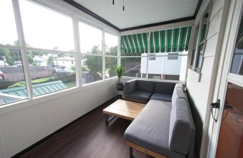 Fifeville House | The Navel Nalle - Downtown Bungalow, Patio, Parking
