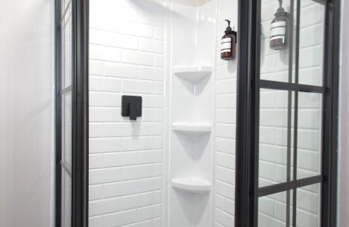 Fifeville House | The Navel Nalle - Downtown Bungalow, Patio, Parking