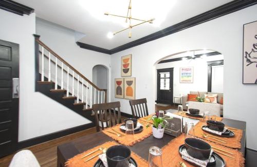 Fifeville House | The Navel Nalle - Downtown Bungalow, Patio, Parking