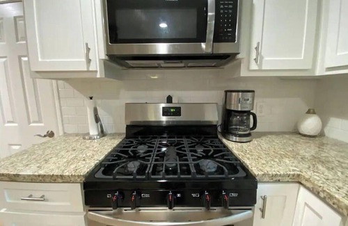 Groves House | The Nest - centrally located - 2 bed/1 bath home