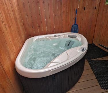 Manitou Springs House | The Nest Cottage with Hot Tub in Downtown Manitou Springs