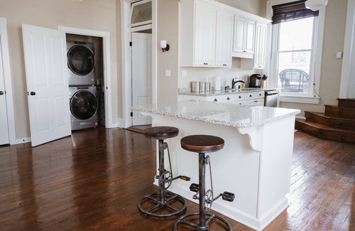 Henderson Apartment | The Nest - Huge Loft in Downtown Henderson
