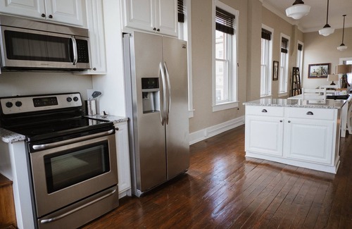Henderson Apartment | The Nest - Huge Loft in Downtown Henderson