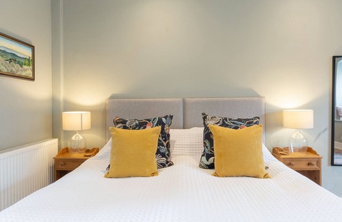 Llanddaniel Fab Cottage | The Nook - sleeps 3 guests in 1 bedroom