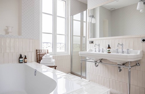 Le Pian-Medoc House | The Oa Suite