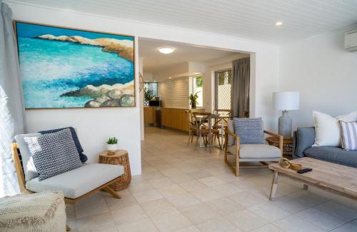 Noosa Heads Apartment | The Oasis has a private courtyard and ideal location to walk