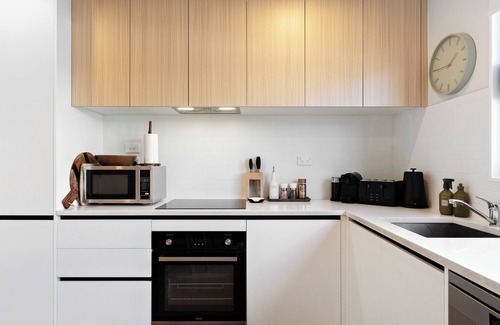 Mangere Bridge House | The Oasis - New 3BR | Ultrafast WiFi | Parking