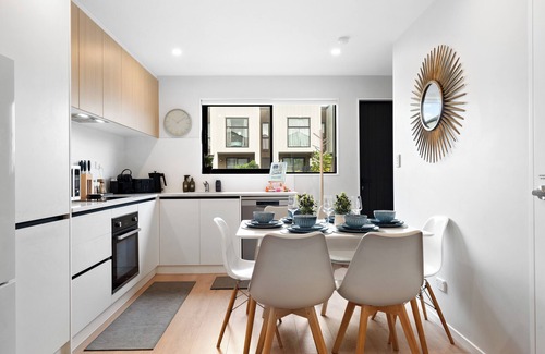 Mangere Bridge House | The Oasis - New 3BR | Ultrafast WiFi | Parking