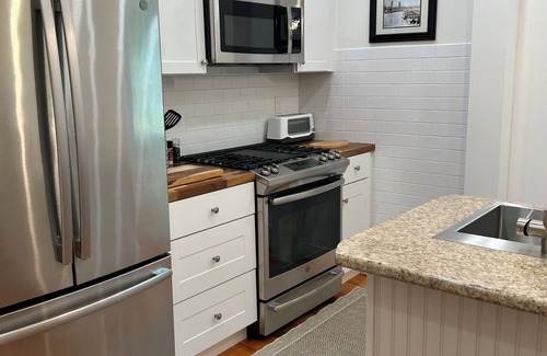 Kittery Point House | The ocean awaits you - Gerrish Island, Kittery Point 🌊☀️ Walk to a private beach!