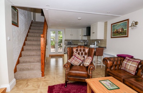 Horncastle Cottage | THE OLD BAKER'S SHOP, pet friendly, with a garden in Horncastle