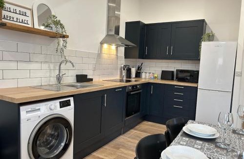 Higham Ferrers Apartment | The Old Band Accommodation 1 kingsize bed and 1 Sofa Bed available
