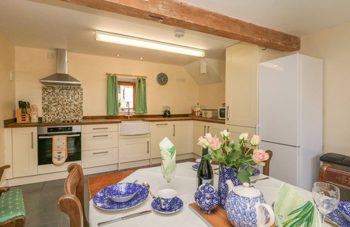 Peak District National Park Cottage | THE OLD CART HOUSE, family friendly, with open fire in Edale