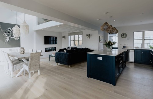 Croyde Cottage | The Old Coastguards, Sleeps 8, Pets, Hot Tub