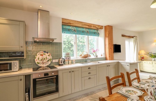 Broadwoodkelly Cottage | THE OLD LAUNDRY, pet friendly, with open fire in North Tawton