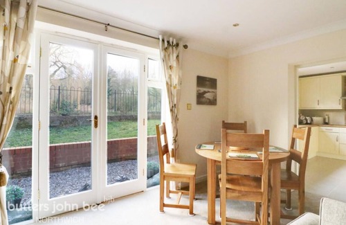 Crowton Apartment | The Old Mill, Cheshire Countryside. 5 miles Roman town of Chester