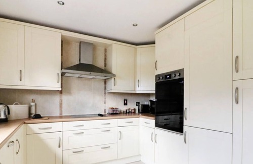 Crowton Apartment | The Old Mill, Cheshire Countryside. 5 miles Roman town of Chester