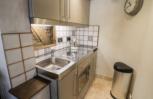 Tewkesbury Cottage | THE OLD PAPER SHOP, pet friendly in Tewkesbury
