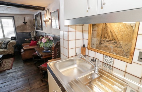 Tewkesbury Cottage | THE OLD PAPER SHOP, pet friendly in Tewkesbury