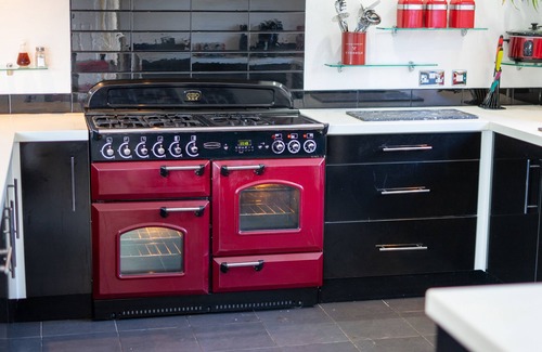 Penybont Cottage | THE OLD POST OFFICE, pet friendly, with hot tub in Llandrindod Wells