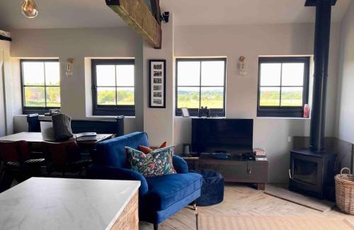 Measham Villa | The Old Tractor Shed Luxury Private Hot Tub & View