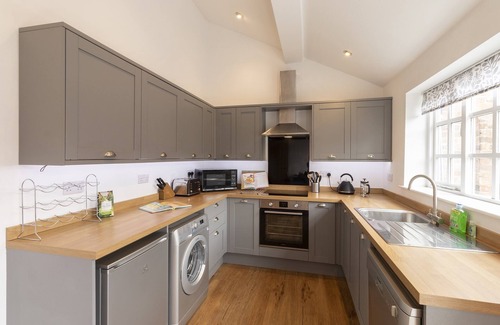 Chesterfield Cottage | The Olde Coach House - Cottage with Hot Tub