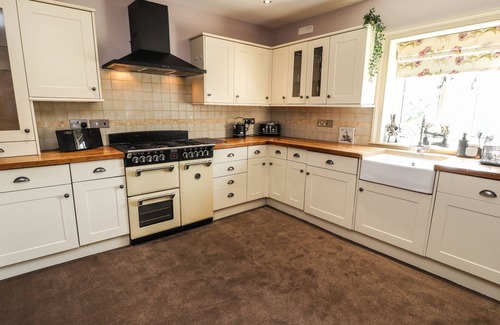 Ironbridge Cottage | THE OLDE DRILL HOUSE, pet friendly in Ironbridge