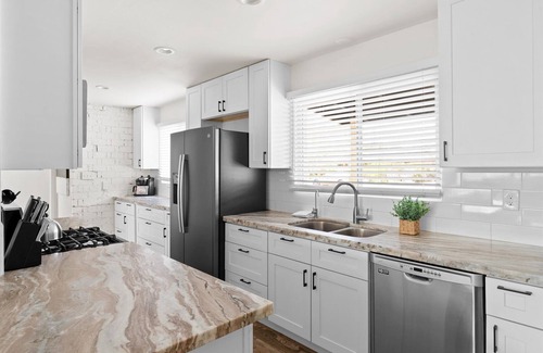 Camelback East House | The Olive Combo: Stylish 4BR + Casita, Pool, Spa, Fun Awaits You!