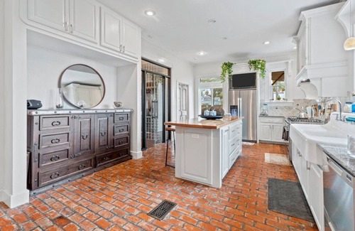 Lake Charles House | The Onyx Bungalow