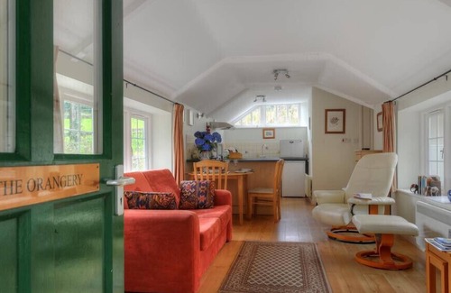Raymonds Hill Cottage | THE ORANGERY, pet friendly, with a garden in Axminster