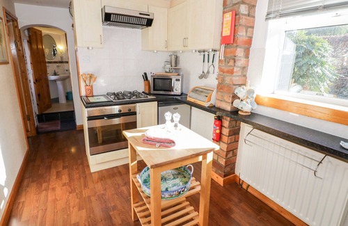 Severn Stoke House | THE ORANGERY, pet friendly, with pool in Upton Upon Severn
