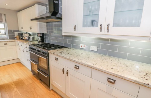 Llanengan Cottage | THE ORCHARD, pet friendly, with hot tub in Abersoch