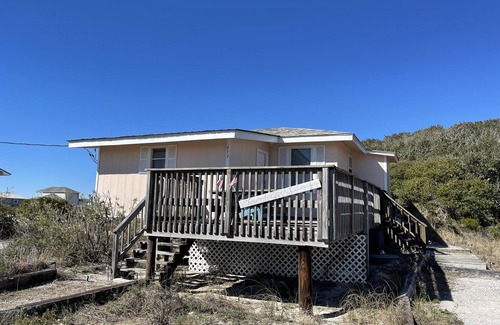 Fort Morgan House | 'The Original Beach House' by the Gulf. Saturday-Saturday bookings only.