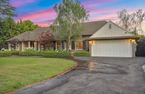 Valley Village House | The Otsego Hideaway