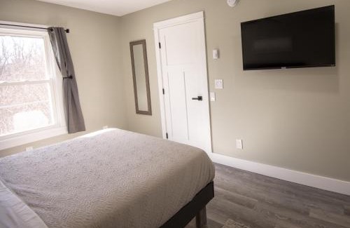 Burdett Apartment | The Overlook at Burdett Falls